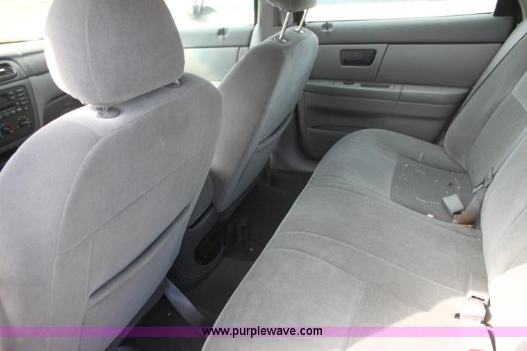 image for item F8713 2007 Ford Taurus SE