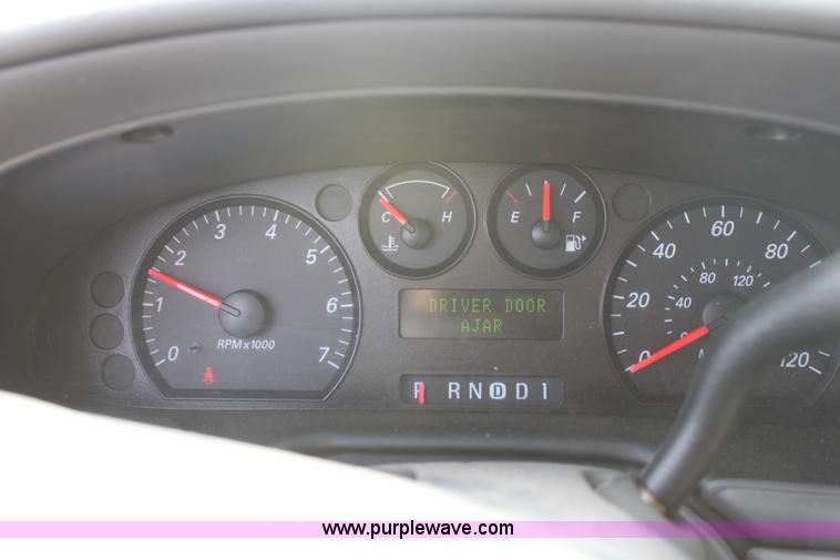 image for item F8713 2007 Ford Taurus SE