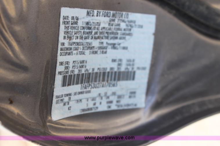 image for item F8713 2007 Ford Taurus SE