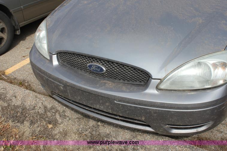 image for item F8713 2007 Ford Taurus SE