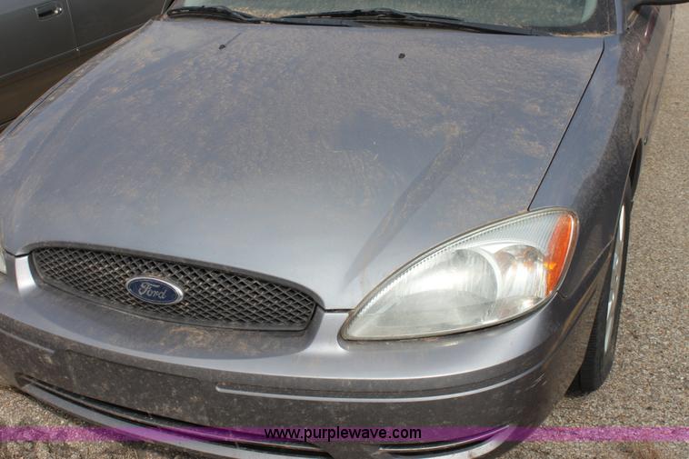 image for item F8713 2007 Ford Taurus SE