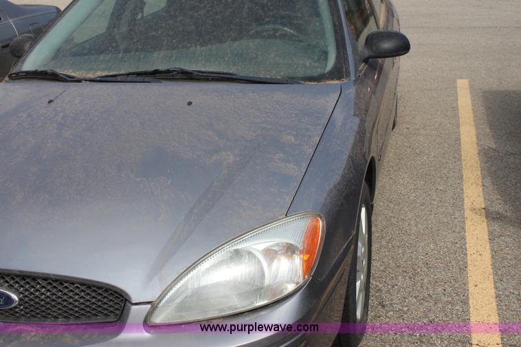 image for item F8713 2007 Ford Taurus SE