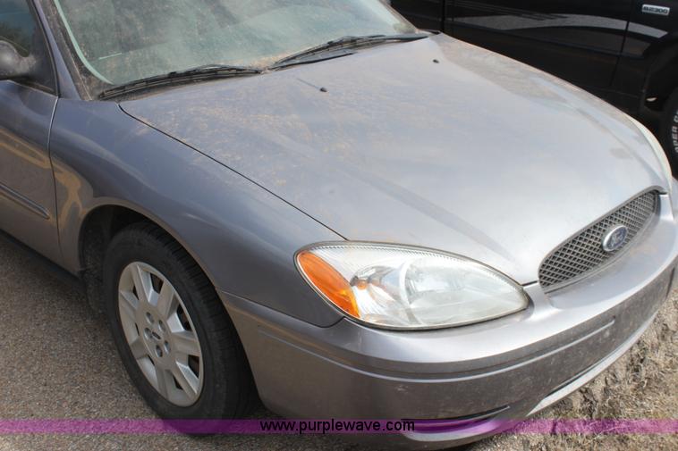 image for item F8713 2007 Ford Taurus SE