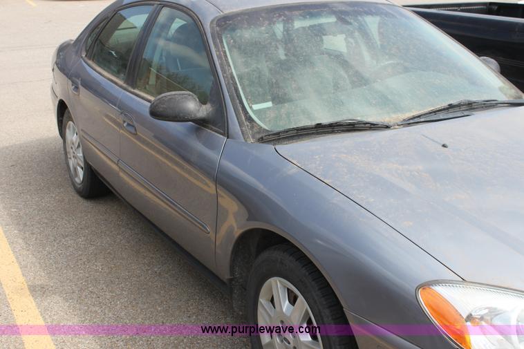 image for item F8713 2007 Ford Taurus SE