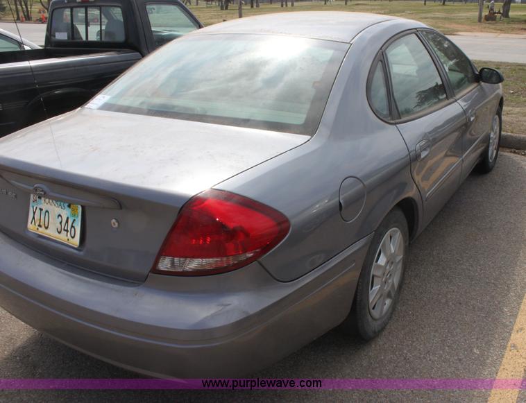 image for item F8713 2007 Ford Taurus SE