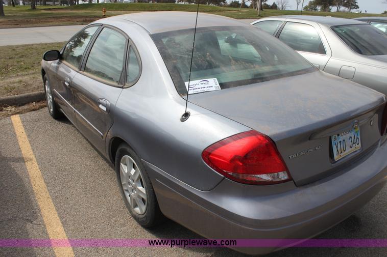 image for item F8713 2007 Ford Taurus SE