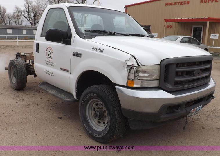 image for item F8749 2004 Ford F250 Super Duty truck cab and chassis