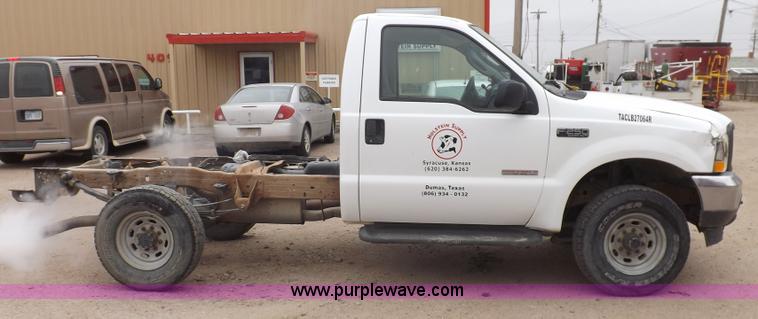 image for item F8749 2004 Ford F250 Super Duty truck cab and chassis