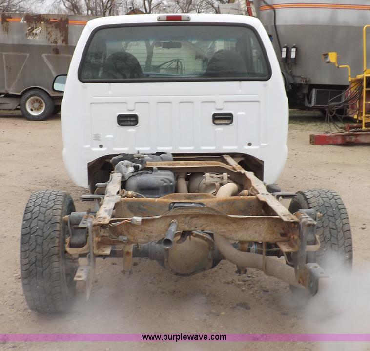 image for item F8749 2004 Ford F250 Super Duty truck cab and chassis