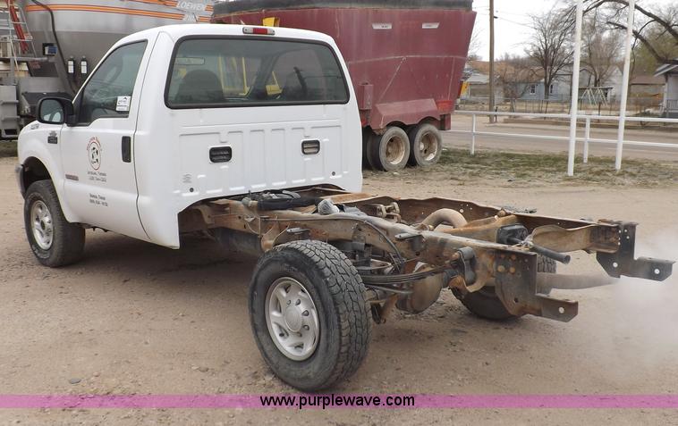 image for item F8749 2004 Ford F250 Super Duty truck cab and chassis