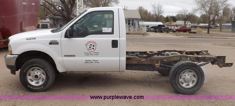 image for item F8749 2004 Ford F250 Super Duty truck cab and chassis