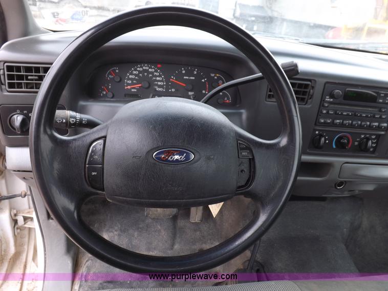 image for item F8749 2004 Ford F250 Super Duty truck cab and chassis