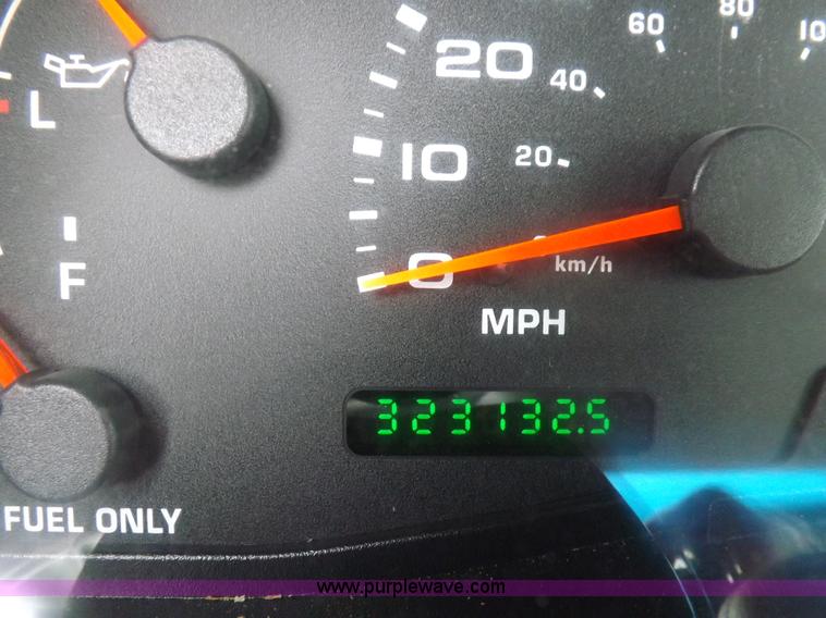 image for item F8749 2004 Ford F250 Super Duty truck cab and chassis