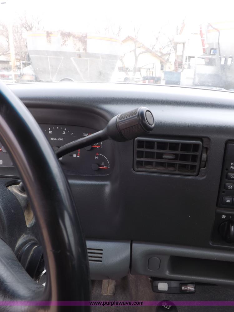 image for item F8749 2004 Ford F250 Super Duty truck cab and chassis