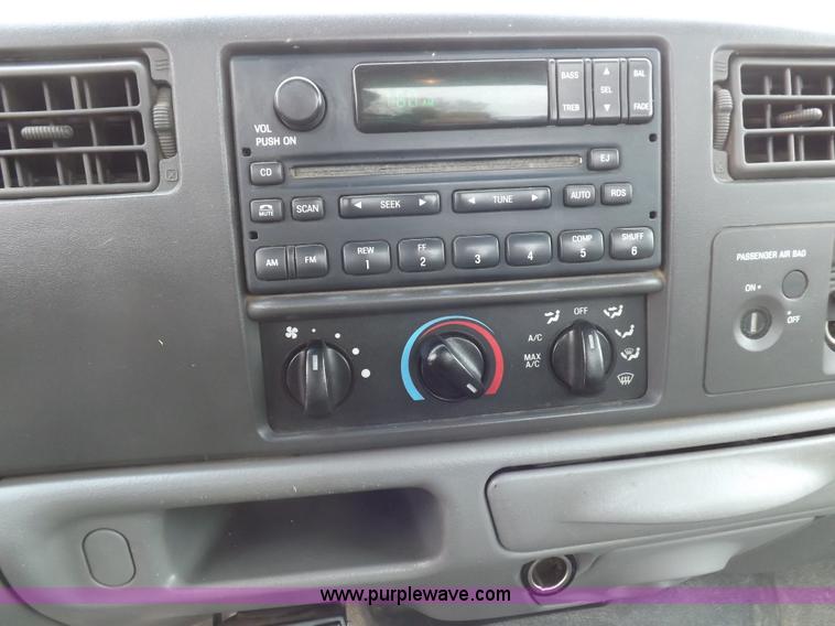 image for item F8749 2004 Ford F250 Super Duty truck cab and chassis