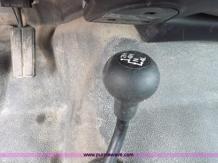 image for item F8749 2004 Ford F250 Super Duty truck cab and chassis