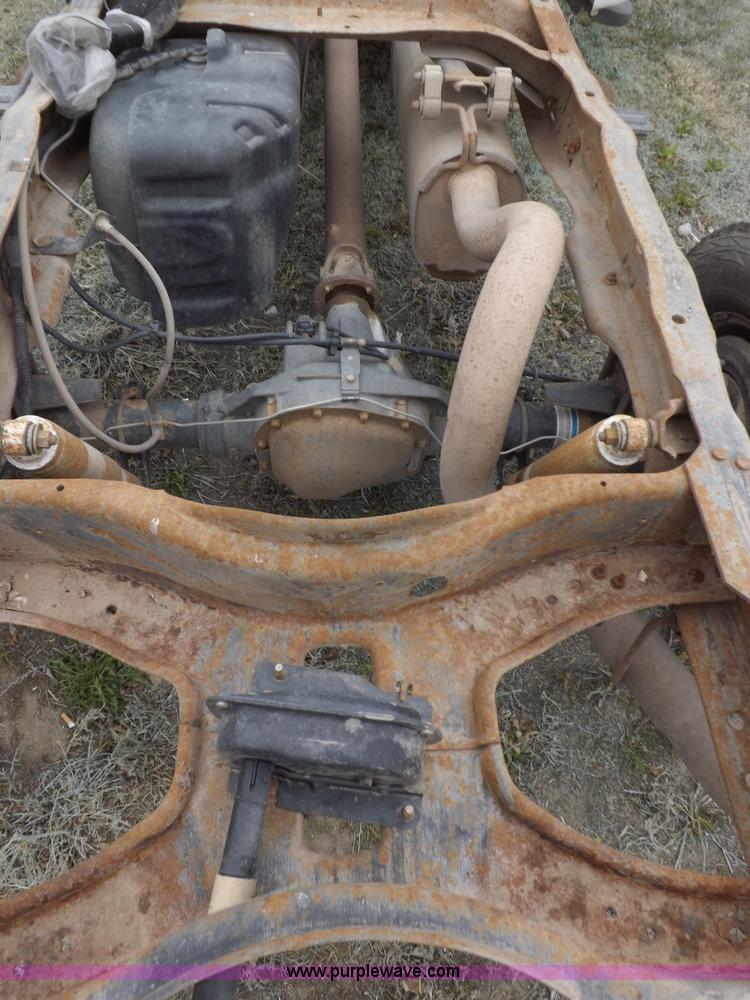 image for item F8749 2004 Ford F250 Super Duty truck cab and chassis