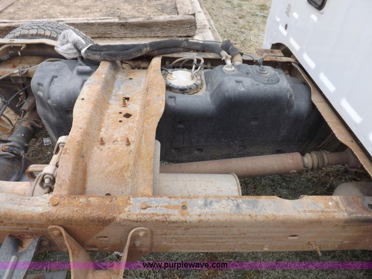 image for item F8749 2004 Ford F250 Super Duty truck cab and chassis