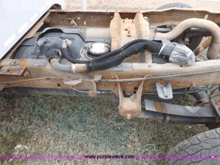 image for item F8749 2004 Ford F250 Super Duty truck cab and chassis