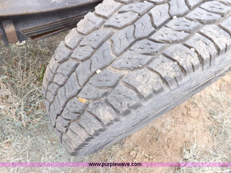 image for item F8749 2004 Ford F250 Super Duty truck cab and chassis