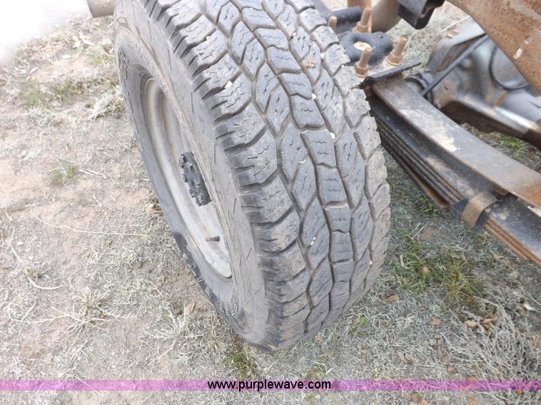 image for item F8749 2004 Ford F250 Super Duty truck cab and chassis