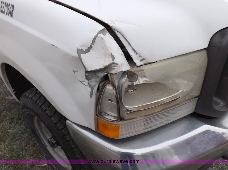 image for item F8749 2004 Ford F250 Super Duty truck cab and chassis