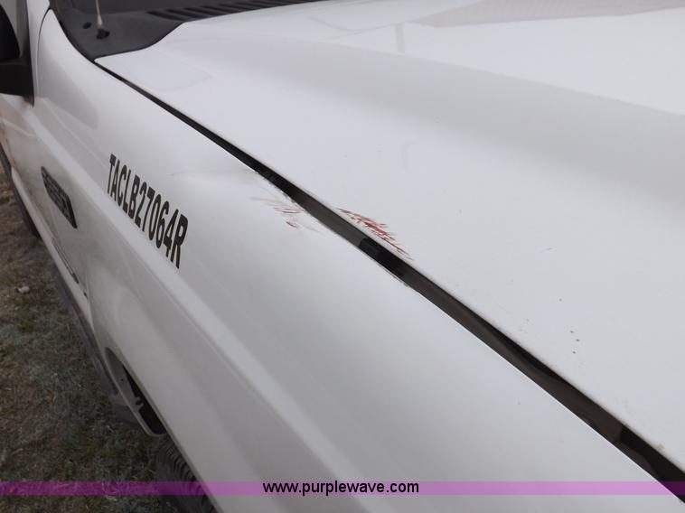 image for item F8749 2004 Ford F250 Super Duty truck cab and chassis