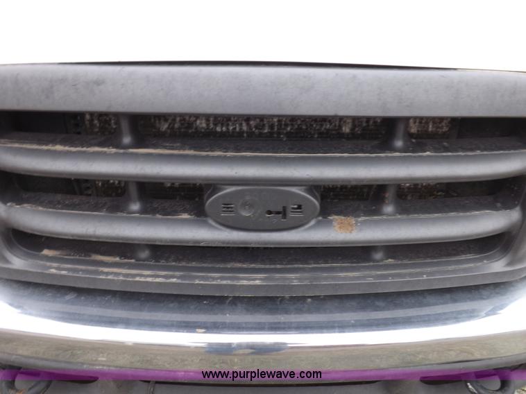 image for item F8749 2004 Ford F250 Super Duty truck cab and chassis