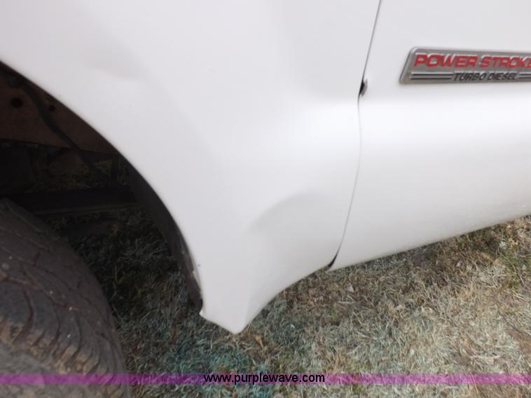 image for item F8749 2004 Ford F250 Super Duty truck cab and chassis