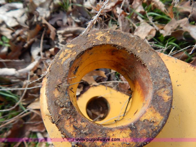 image for item G3140 John Deere 811 skid steer boom