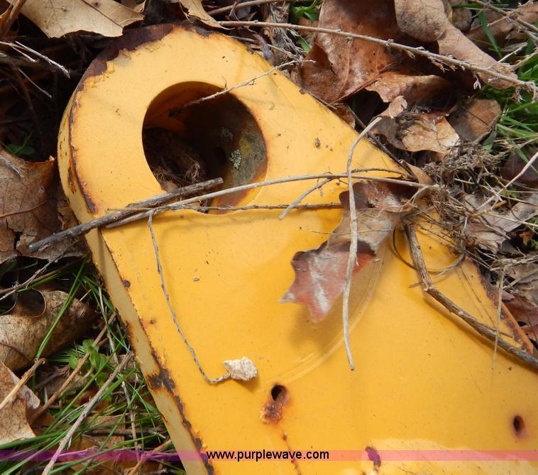 image for item G3140 John Deere 811 skid steer boom