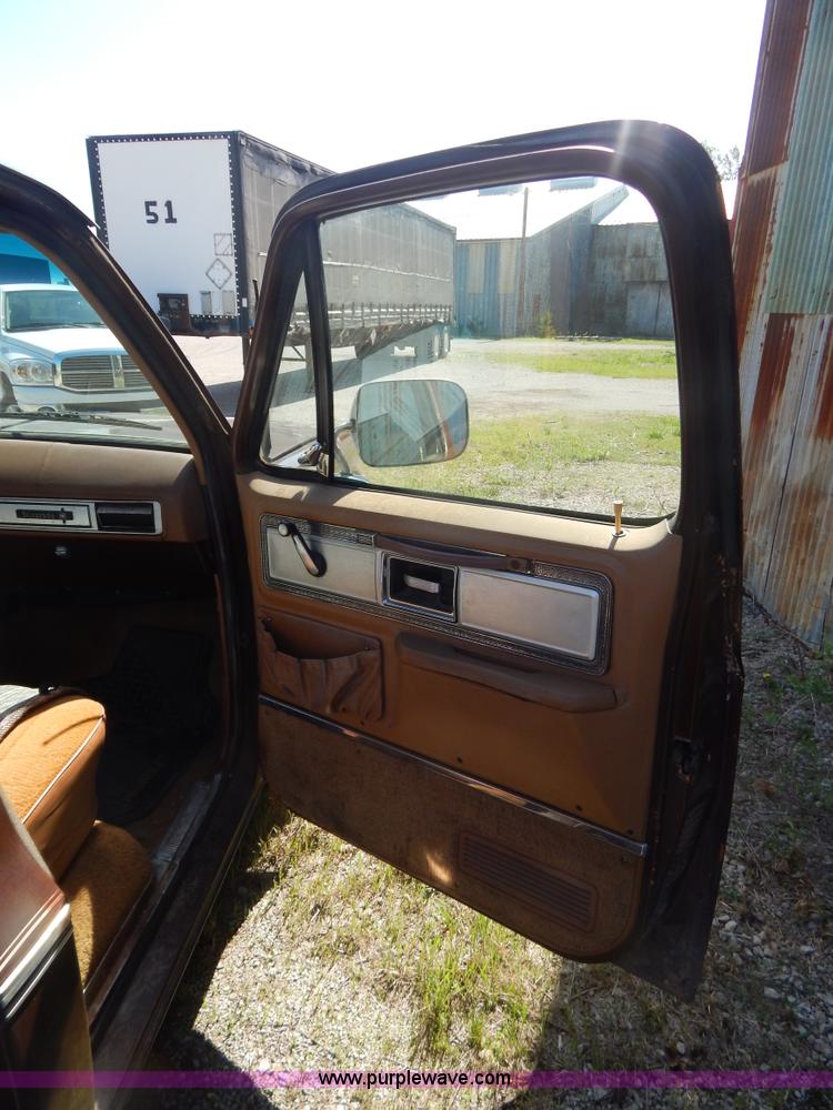 image for item G3146 1979 Chevrolet C10 pickup truck