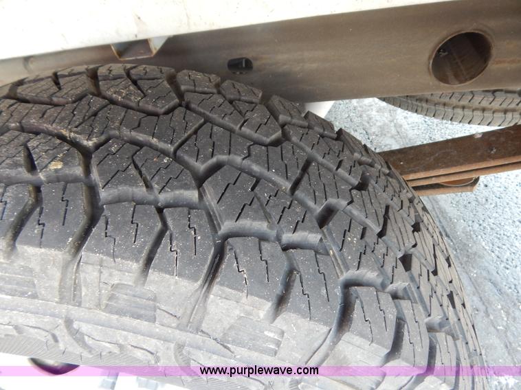 image for item G3206 2004 Chevrolet Silverado 1500 Extended Cab pickup truck