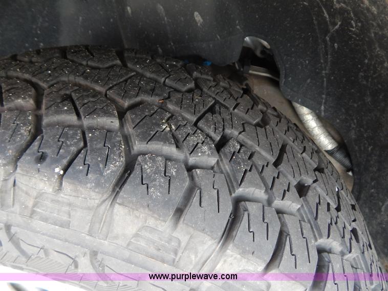 image for item G3206 2004 Chevrolet Silverado 1500 Extended Cab pickup truck