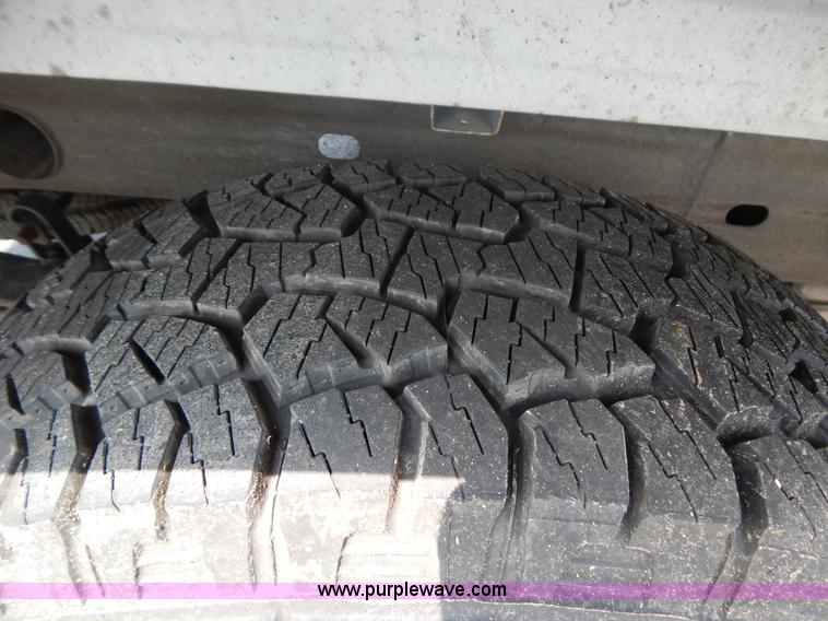 image for item G3206 2004 Chevrolet Silverado 1500 Extended Cab pickup truck