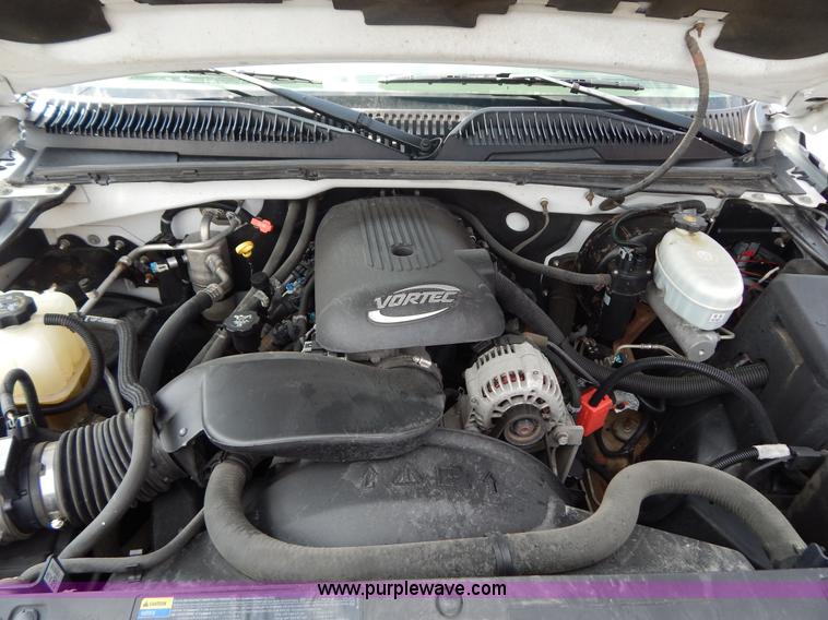 image for item G3206 2004 Chevrolet Silverado 1500 Extended Cab pickup truck