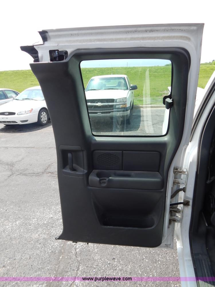 image for item G3206 2004 Chevrolet Silverado 1500 Extended Cab pickup truck