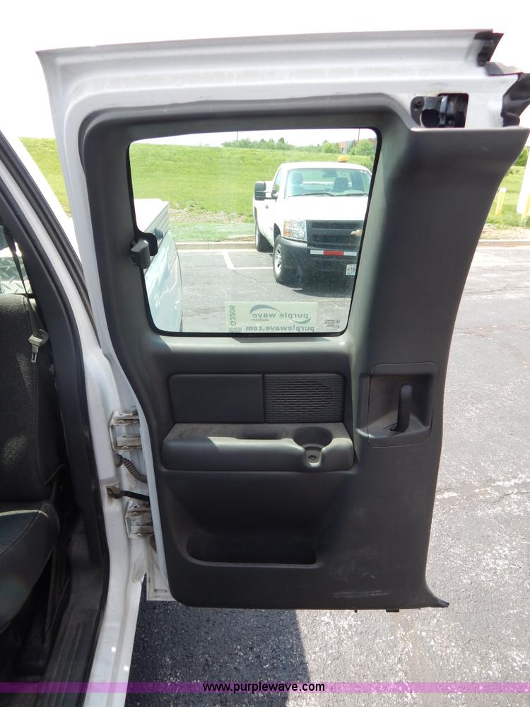 image for item G3206 2004 Chevrolet Silverado 1500 Extended Cab pickup truck