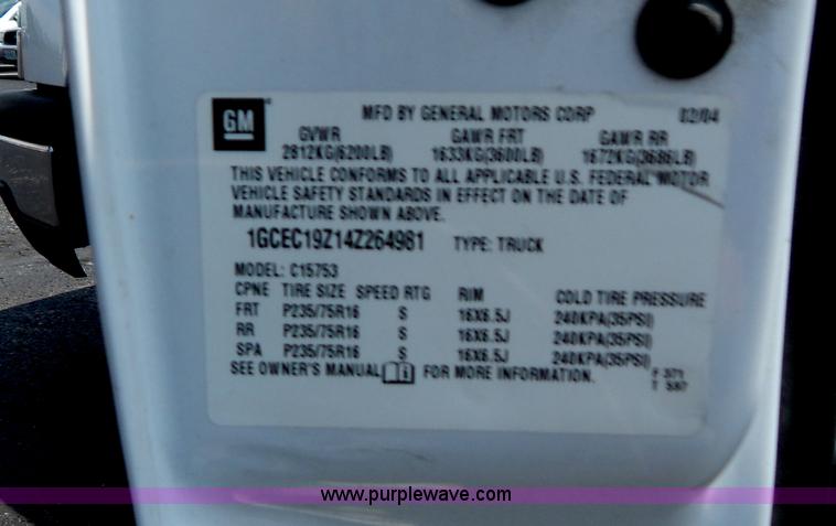 image for item G3206 2004 Chevrolet Silverado 1500 Extended Cab pickup truck