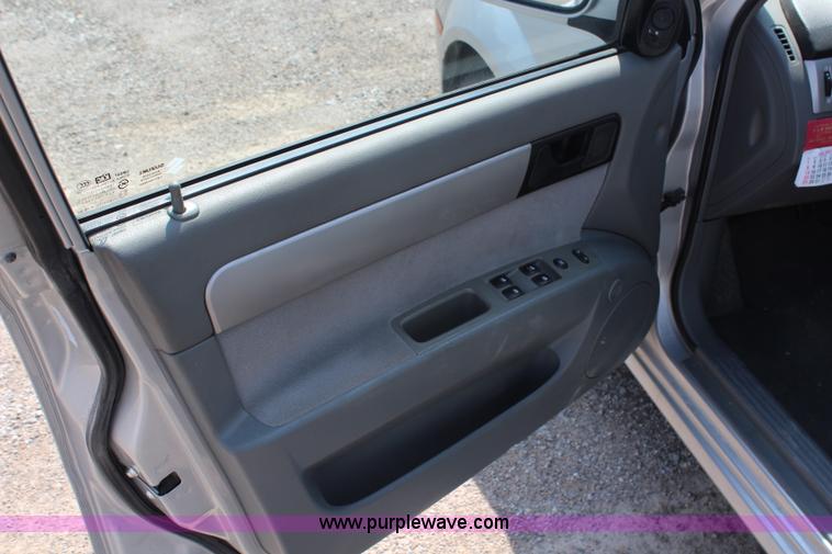 image for item G5091 2007 Suzuki Forenza