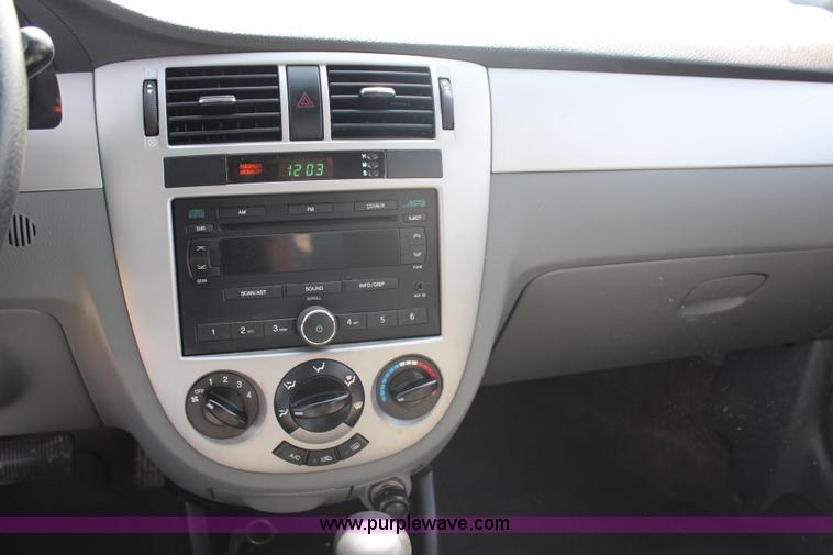 image for item G5091 2007 Suzuki Forenza