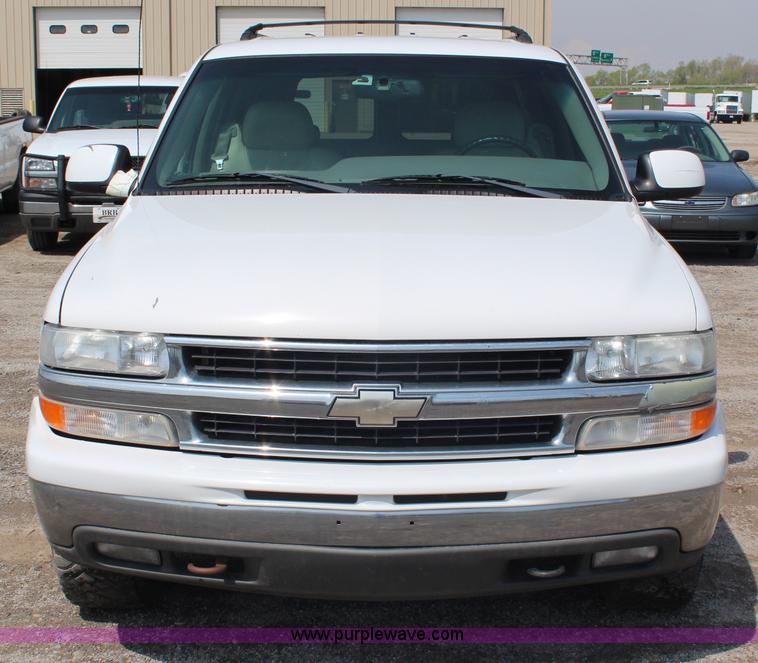 image for item G5094 2001 Chevrolet Suburban 1500 SUV