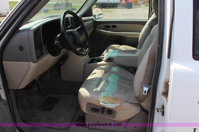 image for item G5094 2001 Chevrolet Suburban 1500 SUV