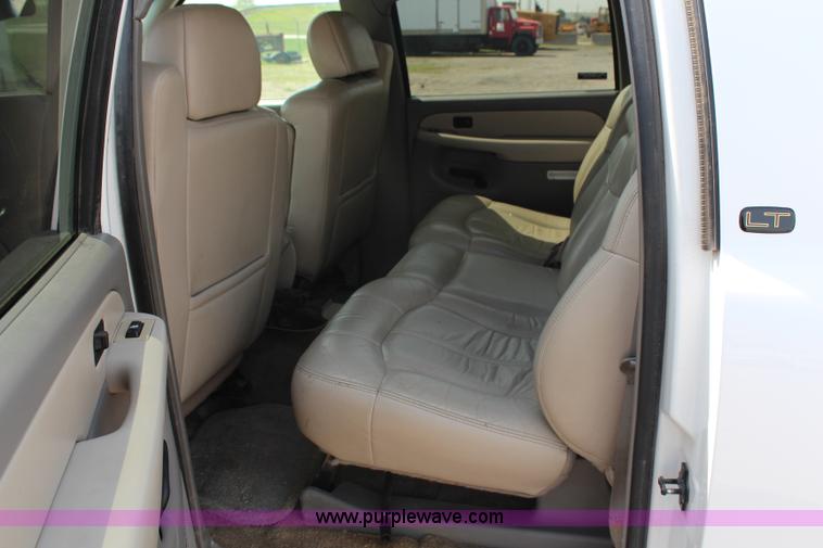 image for item G5094 2001 Chevrolet Suburban 1500 SUV