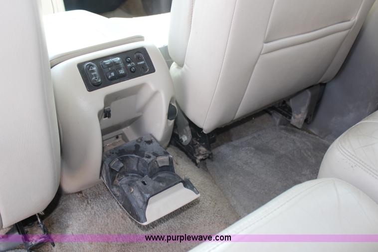 image for item G5094 2001 Chevrolet Suburban 1500 SUV