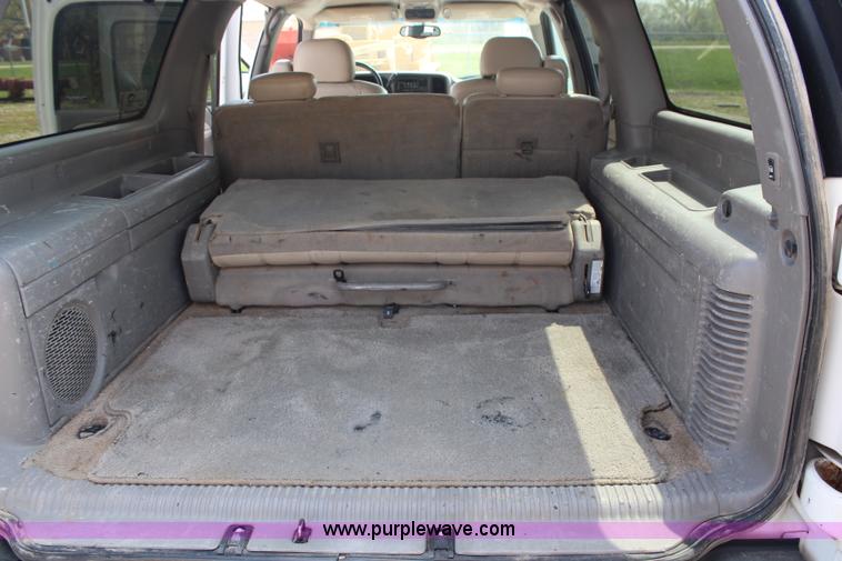 image for item G5094 2001 Chevrolet Suburban 1500 SUV