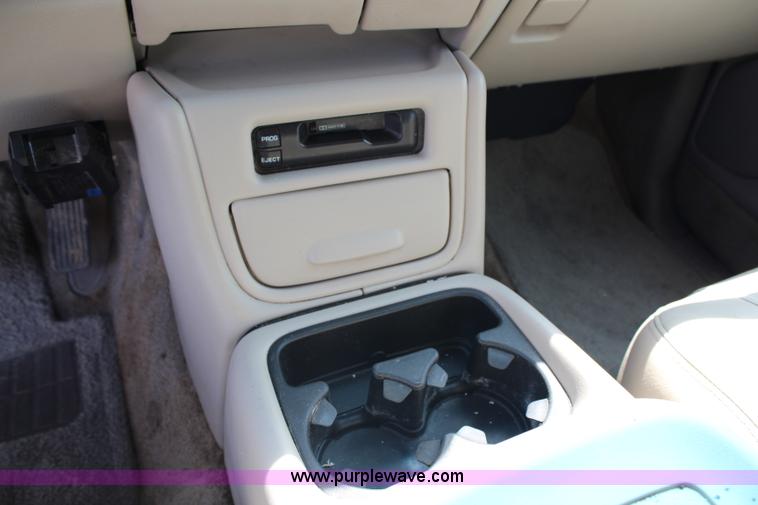 image for item G5094 2001 Chevrolet Suburban 1500 SUV