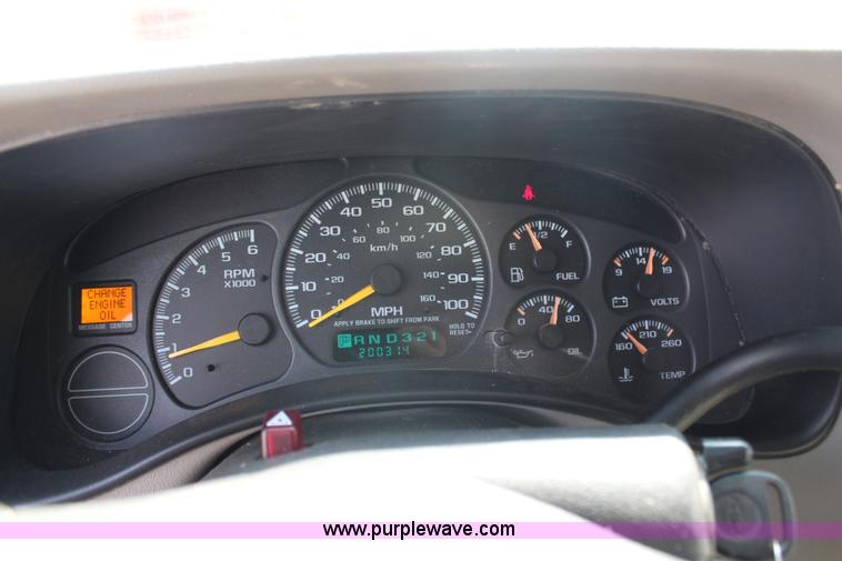 image for item G5094 2001 Chevrolet Suburban 1500 SUV