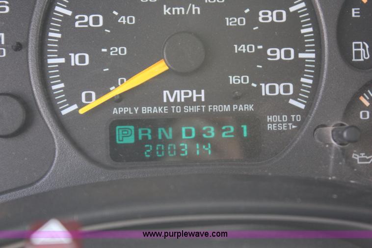 image for item G5094 2001 Chevrolet Suburban 1500 SUV