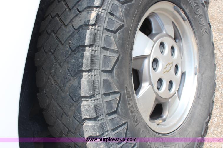 image for item G5094 2001 Chevrolet Suburban 1500 SUV